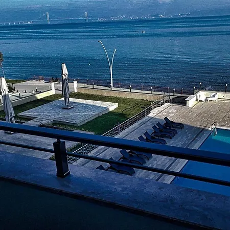 Blue Pier * Κοτζαελί